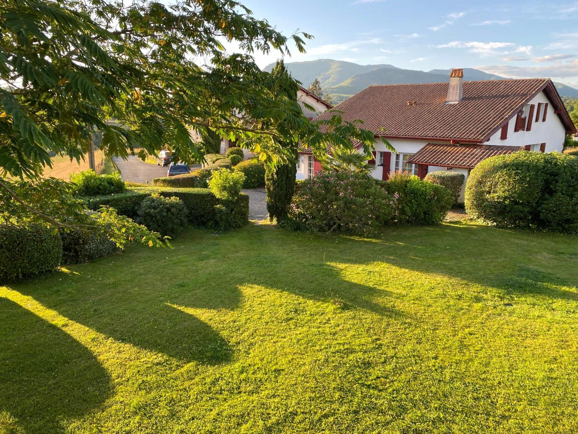 Baskoparadis I Eco-Gites I Calme I Vue I Anes I Jardin I Montagne I Nature Louhossoa Exterior photo